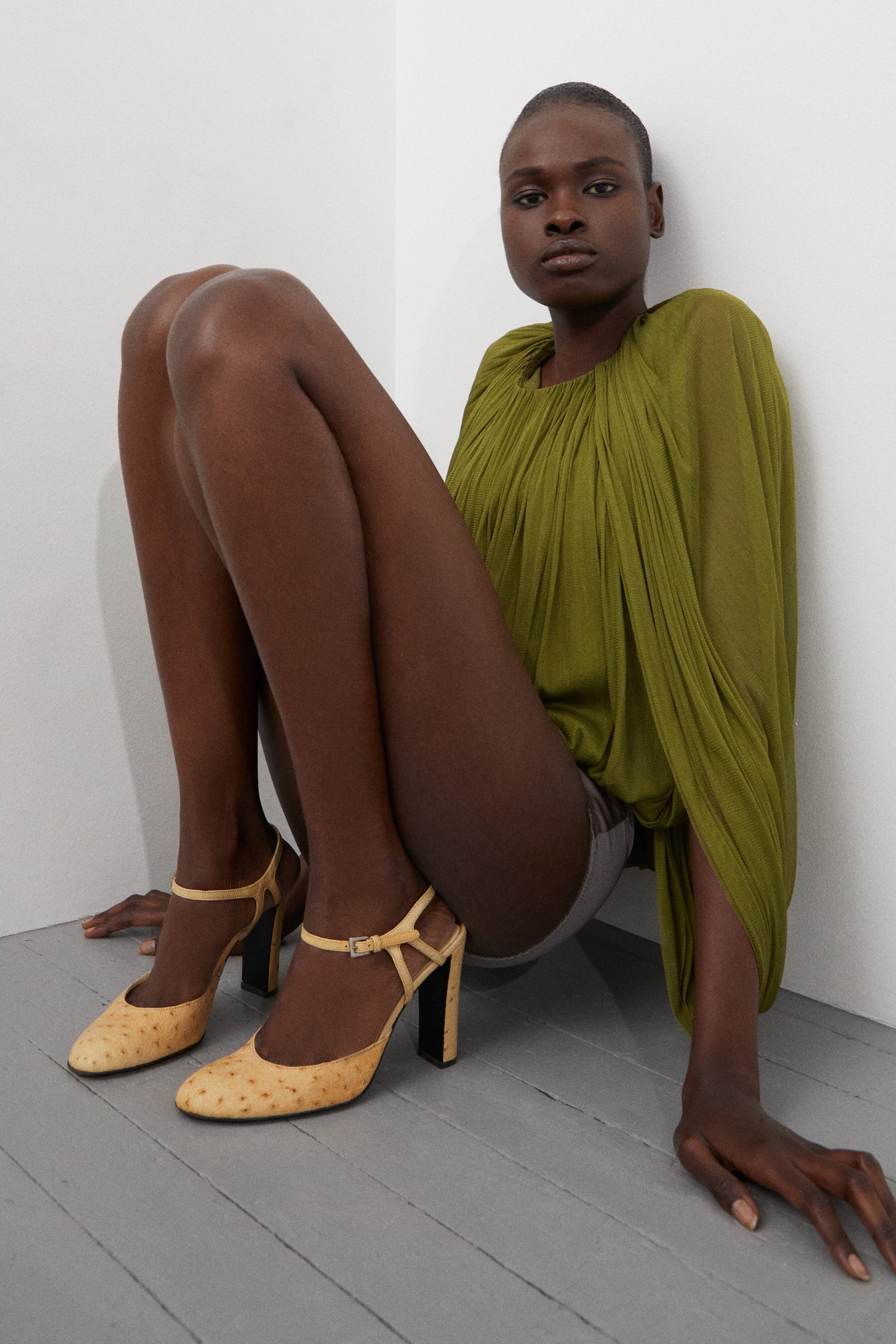 WILLOW-Issa Short Silk Loop Top Avocado