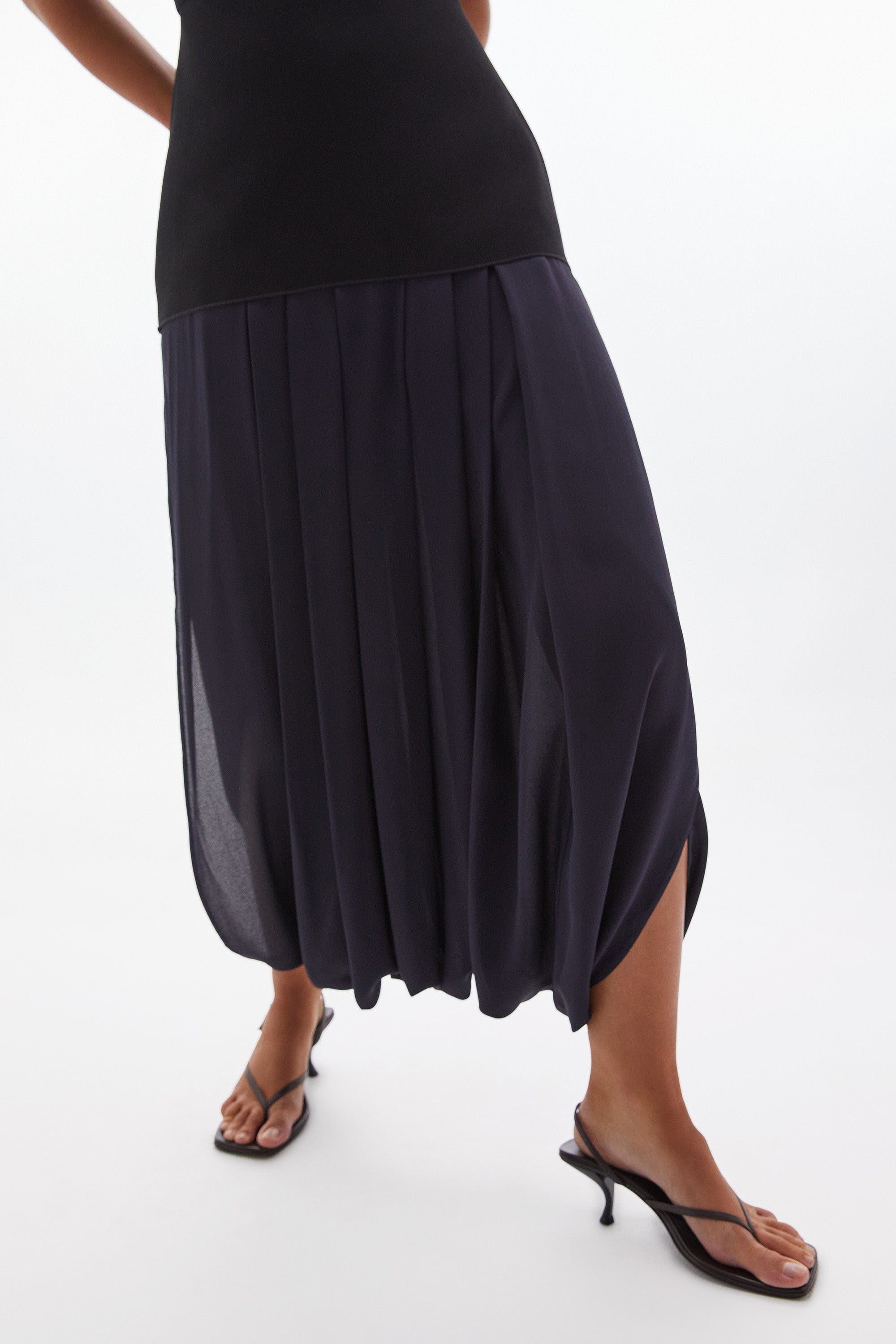 Inez Crepe Silk Loop Dress Black/Ink