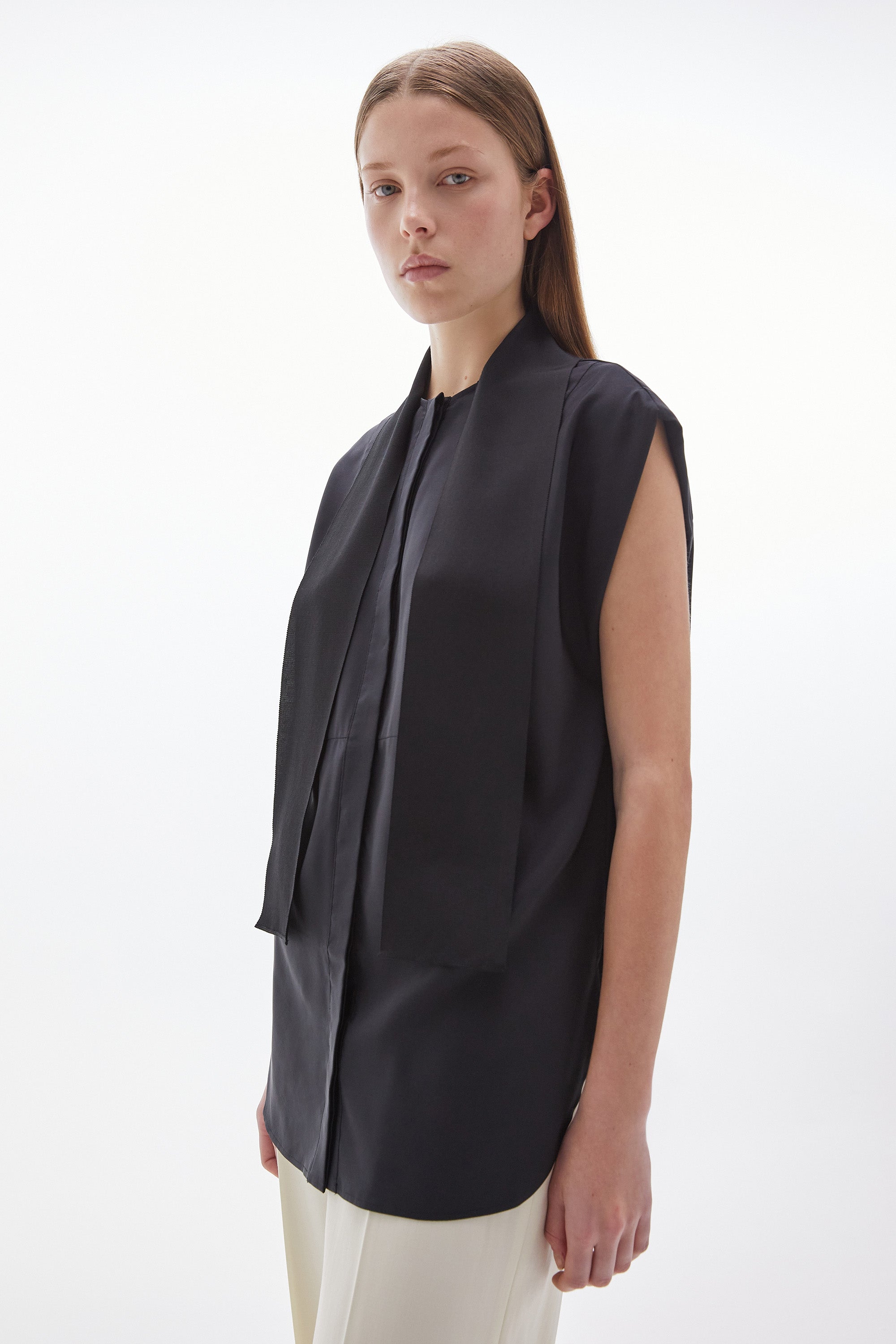 Fumi Silk Sleeveless Tie Shirt Black